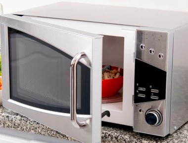 Nα γιατί πρέπει να σταματήσετε να χρησιμοποιείτε τον φούρνο μικροκυμάτων!